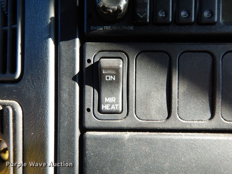 image for item FG9689 2002 International 4300  box truck