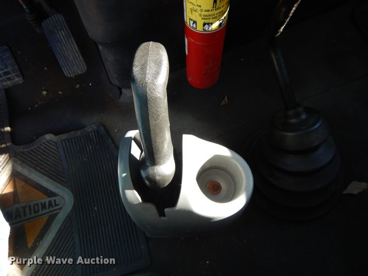 image for item FG9689 2002 International 4300  box truck