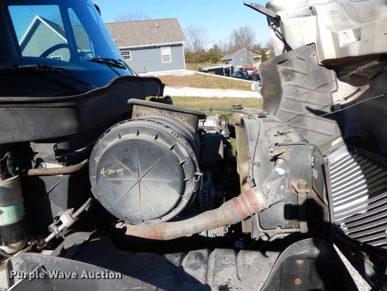 image for item FG9689 2002 International 4300  box truck