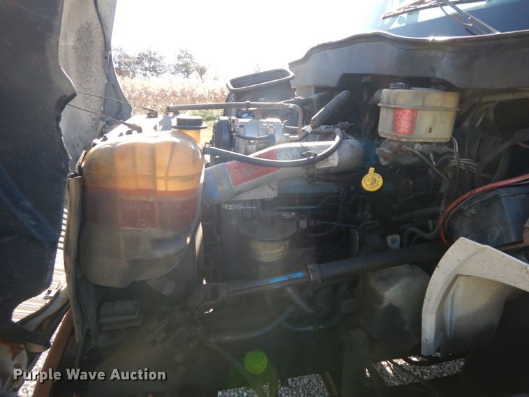 image for item FG9689 2002 International 4300  box truck