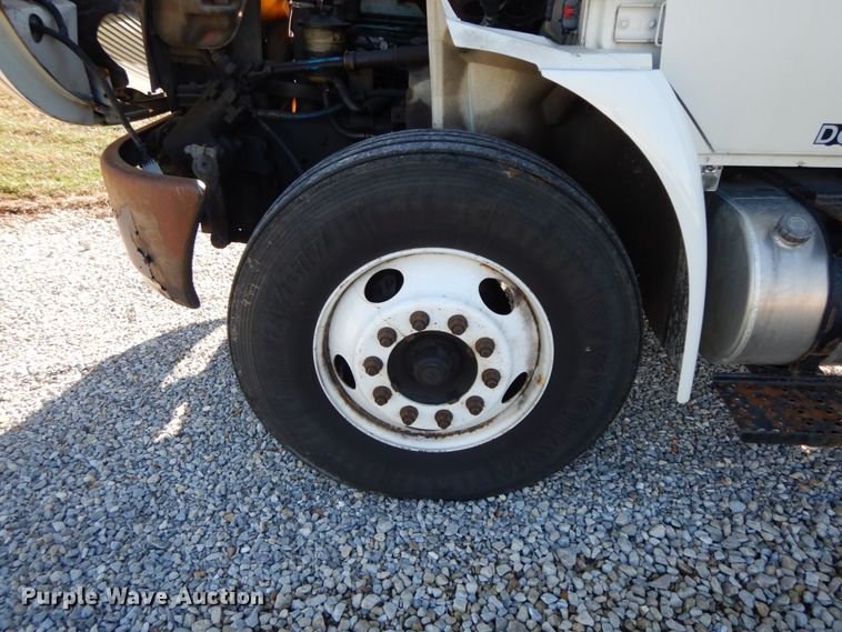 image for item FG9689 2002 International 4300  box truck