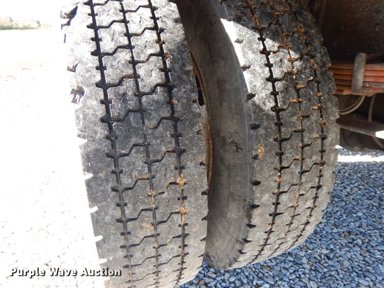 image for item FG9689 2002 International 4300  box truck