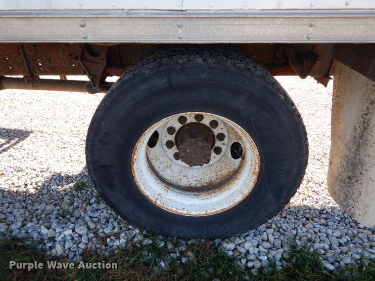 image for item FG9689 2002 International 4300  box truck