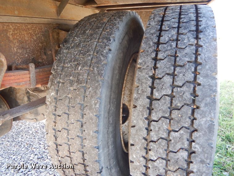 image for item FG9689 2002 International 4300  box truck