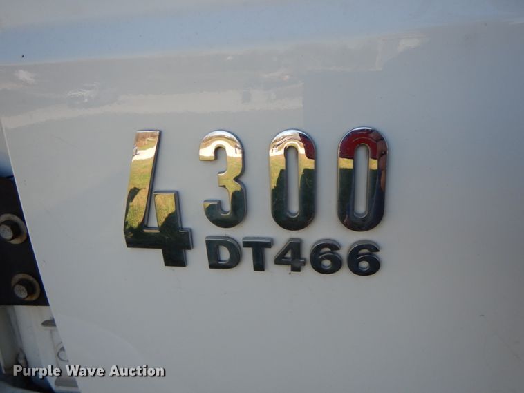 image for item FG9689 2002 International 4300  box truck