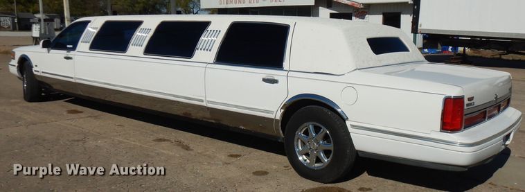 image for item FW9887 1997 Lincoln Town Car Executive  limousine