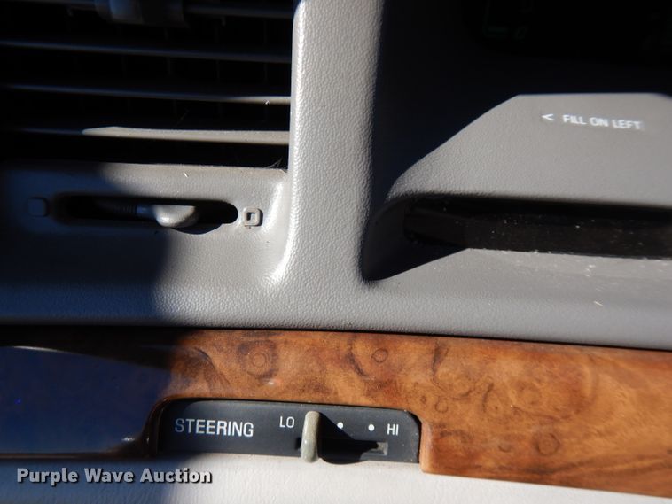 image for item FW9887 1997 Lincoln Town Car Executive  limousine