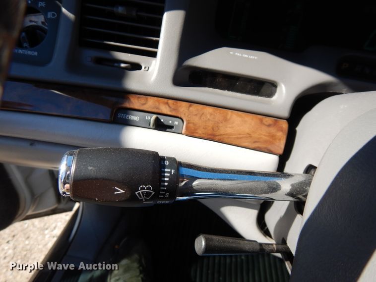 image for item FW9887 1997 Lincoln Town Car Executive  limousine