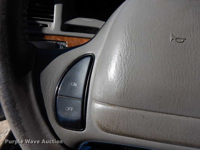 image for item FW9887 1997 Lincoln Town Car Executive  limousine