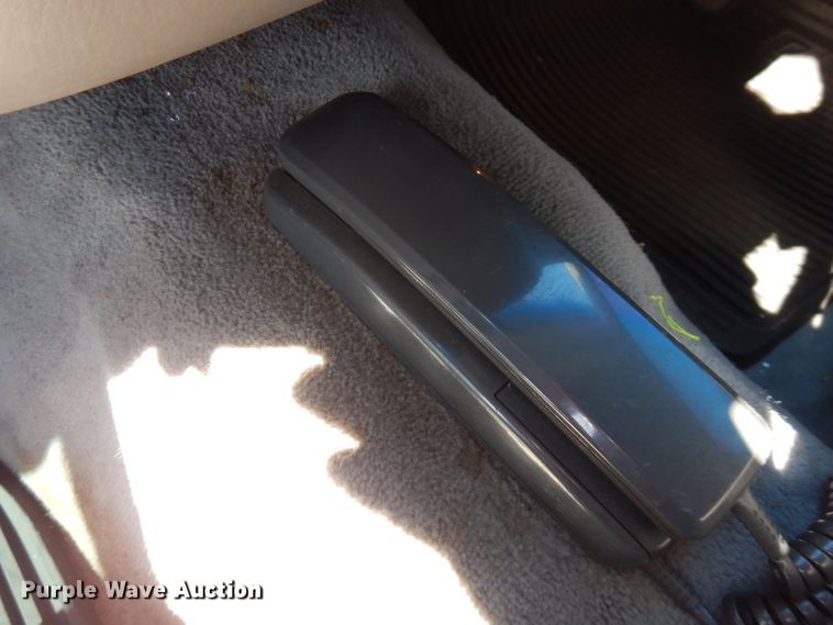 image for item FW9887 1997 Lincoln Town Car Executive  limousine