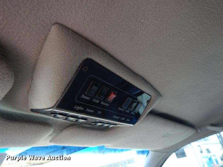 image for item FW9887 1997 Lincoln Town Car Executive  limousine