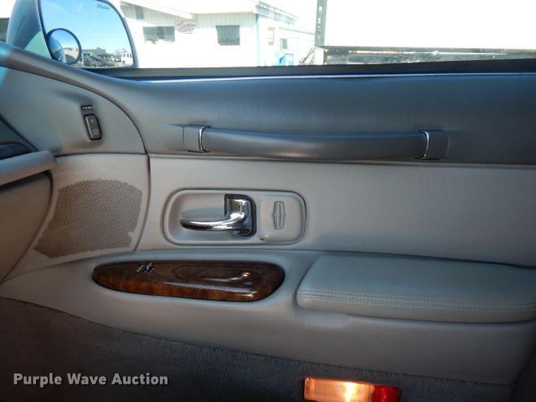 image for item FW9887 1997 Lincoln Town Car Executive  limousine