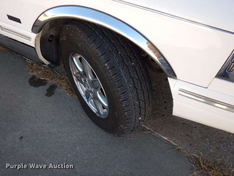 image for item FW9887 1997 Lincoln Town Car Executive  limousine