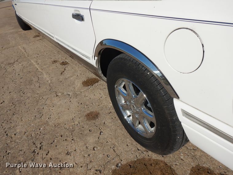 image for item FW9887 1997 Lincoln Town Car Executive  limousine