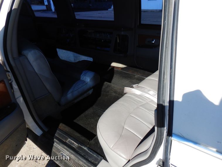 image for item FW9887 1997 Lincoln Town Car Executive  limousine