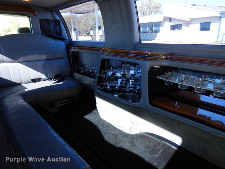 image for item FW9887 1997 Lincoln Town Car Executive  limousine