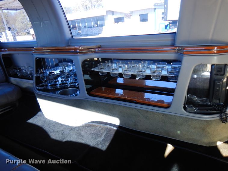 image for item FW9887 1997 Lincoln Town Car Executive  limousine