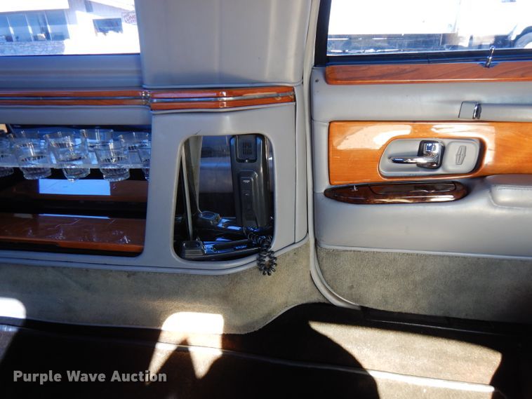 image for item FW9887 1997 Lincoln Town Car Executive  limousine