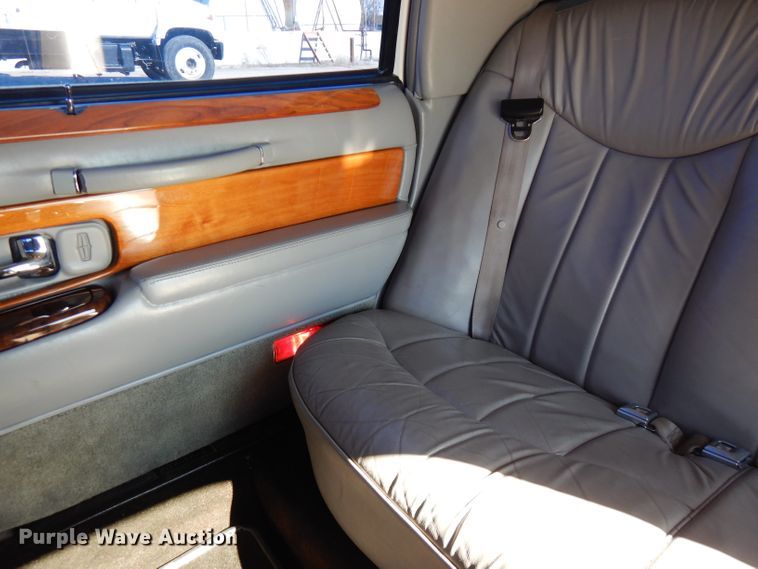 image for item FW9887 1997 Lincoln Town Car Executive  limousine