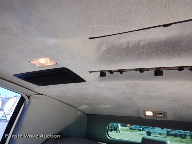 image for item FW9887 1997 Lincoln Town Car Executive  limousine