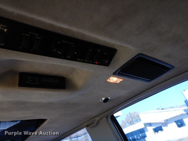 image for item FW9887 1997 Lincoln Town Car Executive  limousine