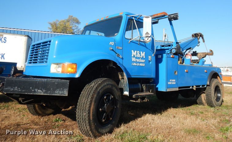 image for item FW9894 1986 International S1800  tow truck