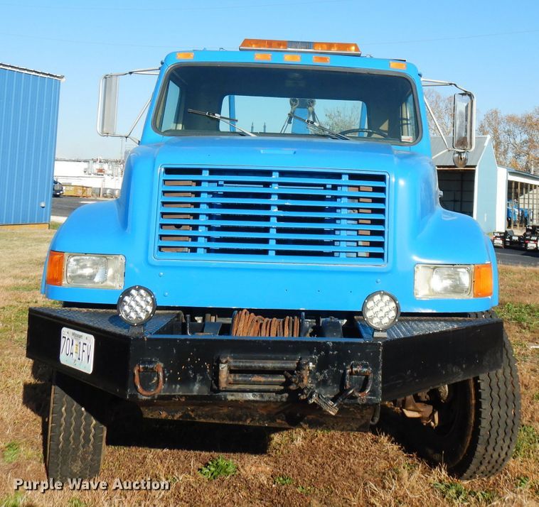 image for item FW9894 1986 International S1800  tow truck