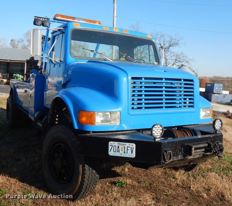 image for item FW9894 1986 International S1800  tow truck