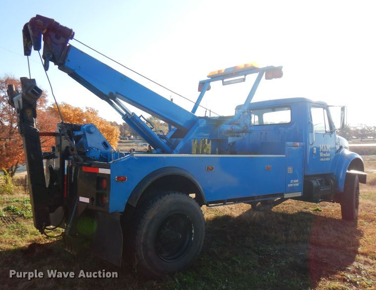 image for item FW9894 1986 International S1800  tow truck