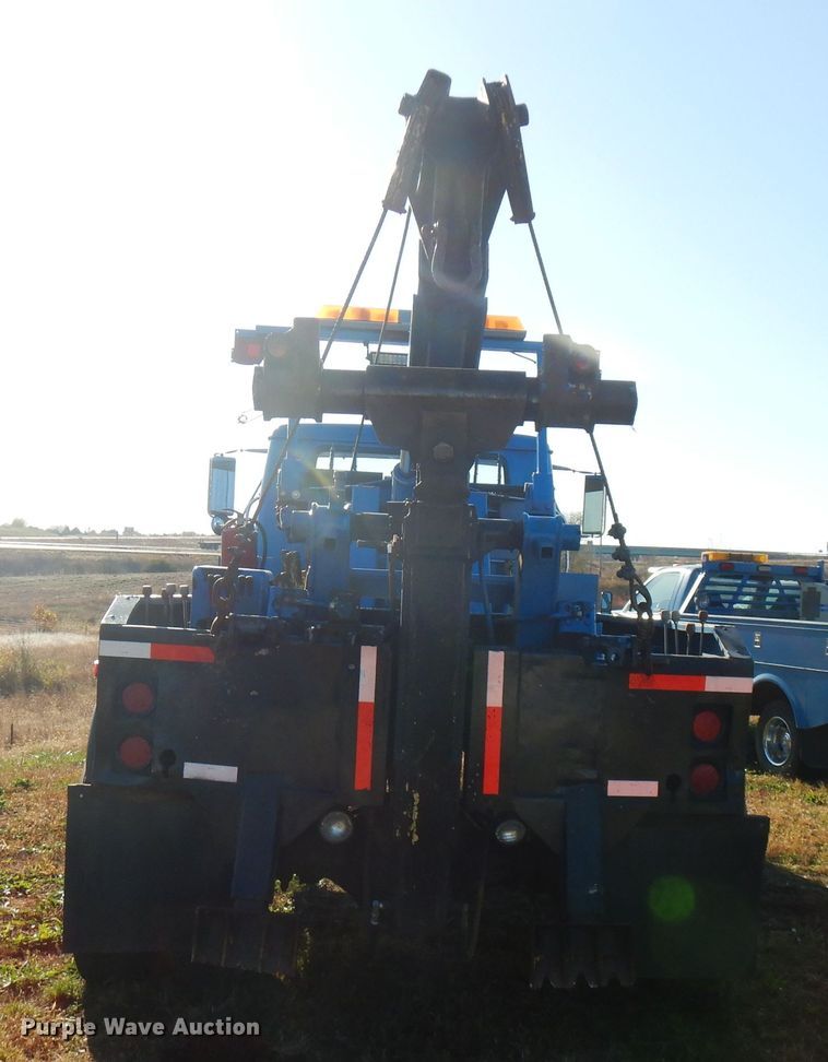 image for item FW9894 1986 International S1800  tow truck