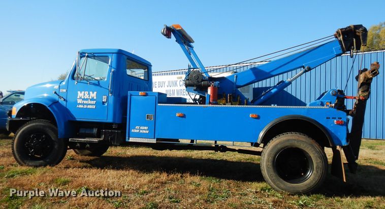 image for item FW9894 1986 International S1800  tow truck