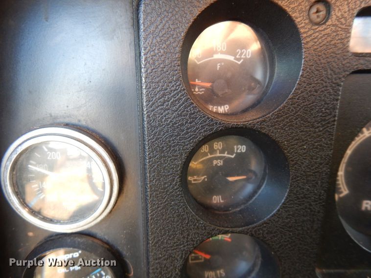 image for item FW9894 1986 International S1800  tow truck