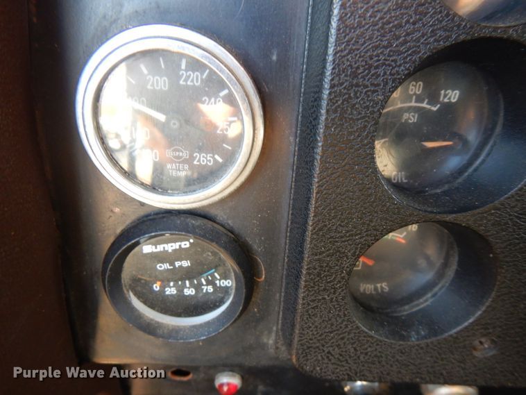 image for item FW9894 1986 International S1800  tow truck