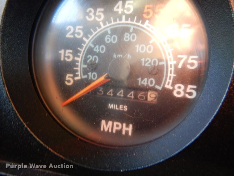 image for item FW9894 1986 International S1800  tow truck