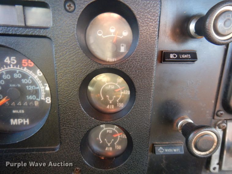 image for item FW9894 1986 International S1800  tow truck