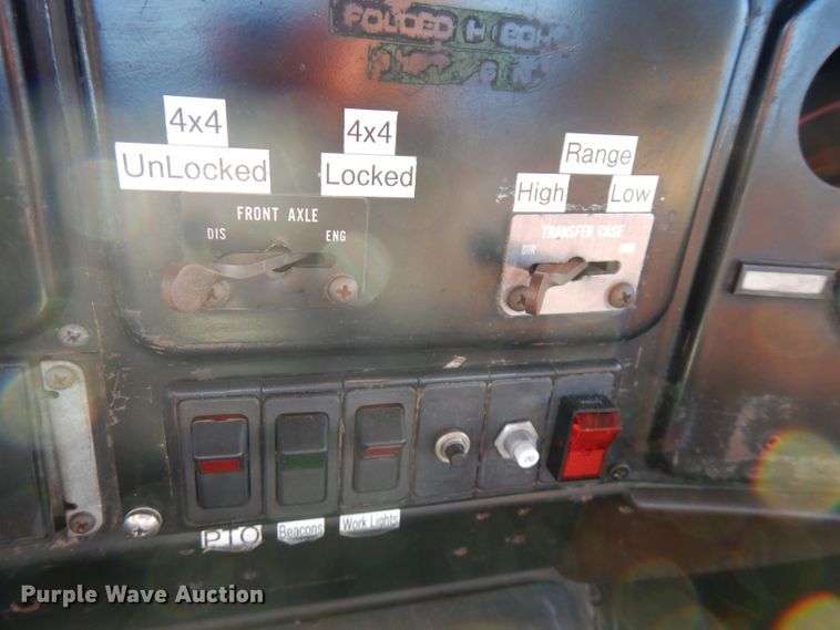 image for item FW9894 1986 International S1800  tow truck