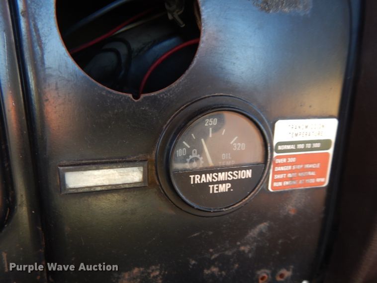 image for item FW9894 1986 International S1800  tow truck