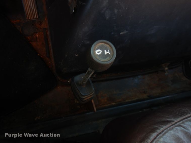 image for item FW9894 1986 International S1800  tow truck