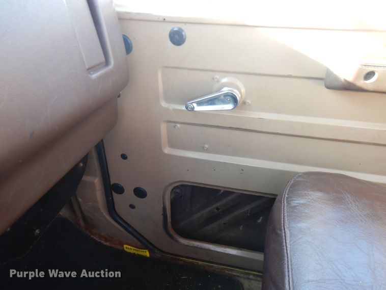 image for item FW9894 1986 International S1800  tow truck