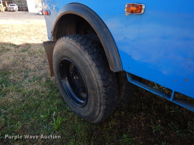 image for item FW9894 1986 International S1800  tow truck