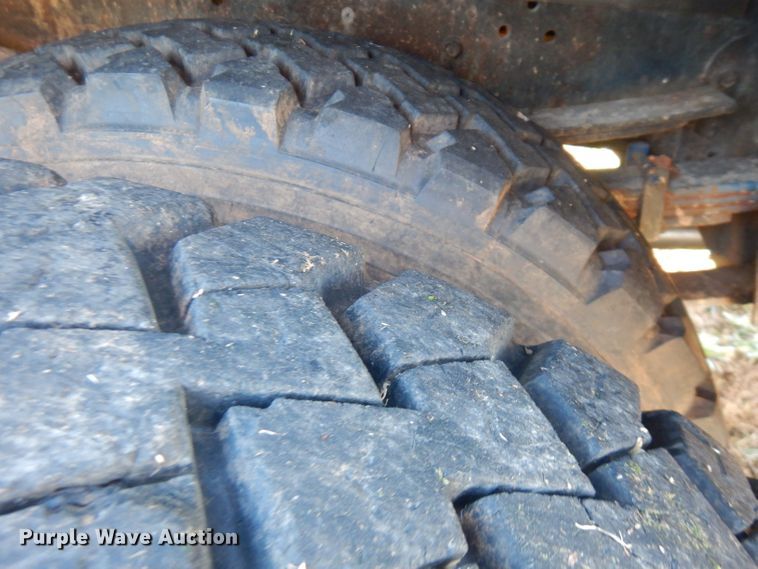 image for item FW9894 1986 International S1800  tow truck