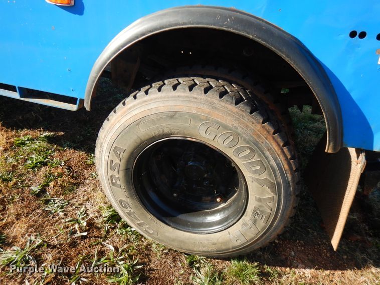 image for item FW9894 1986 International S1800  tow truck