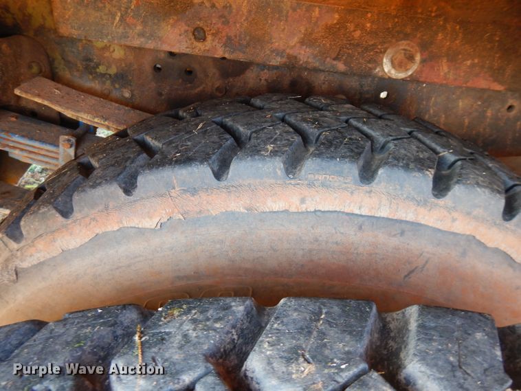 image for item FW9894 1986 International S1800  tow truck