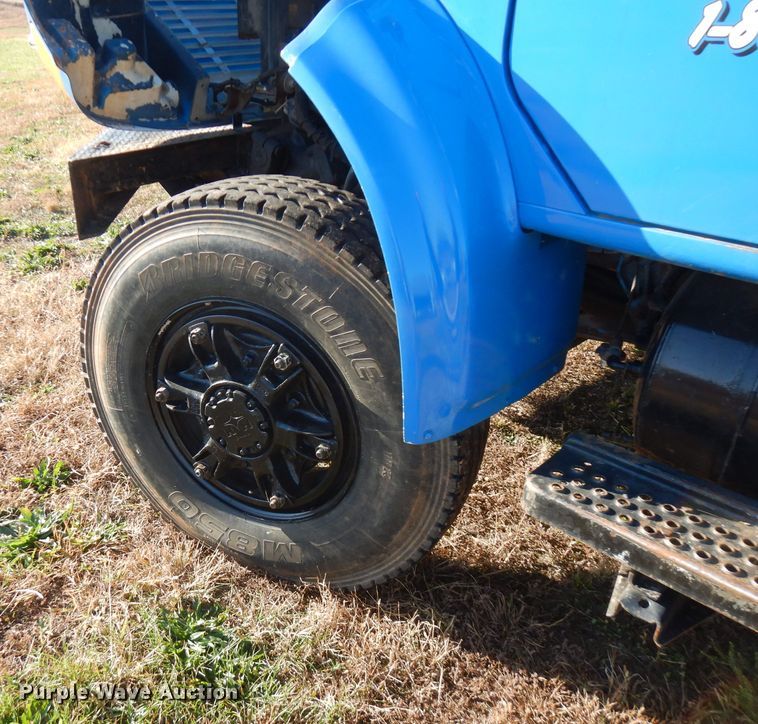 image for item FW9894 1986 International S1800  tow truck