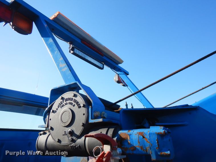 image for item FW9894 1986 International S1800  tow truck