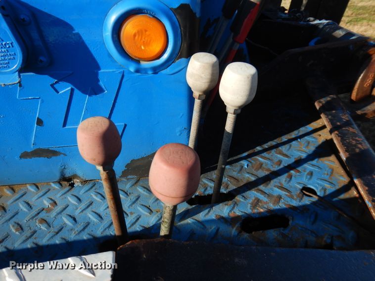 image for item FW9894 1986 International S1800  tow truck