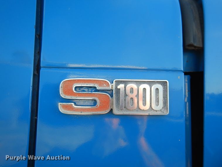 image for item FW9894 1986 International S1800  tow truck