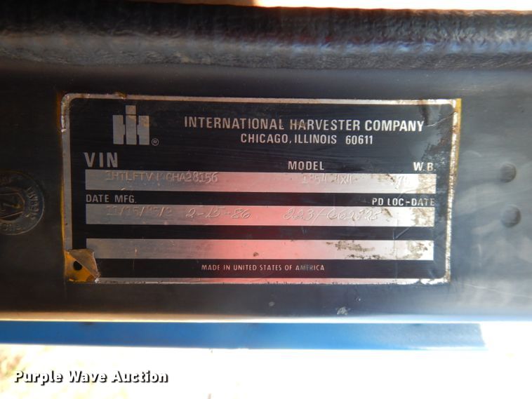 image for item FW9894 1986 International S1800  tow truck