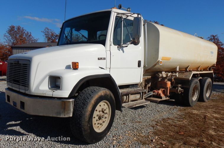 image for item FW9909 2000 Freightliner FL80  water truck