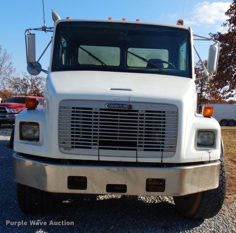 image for item FW9909 2000 Freightliner FL80  water truck